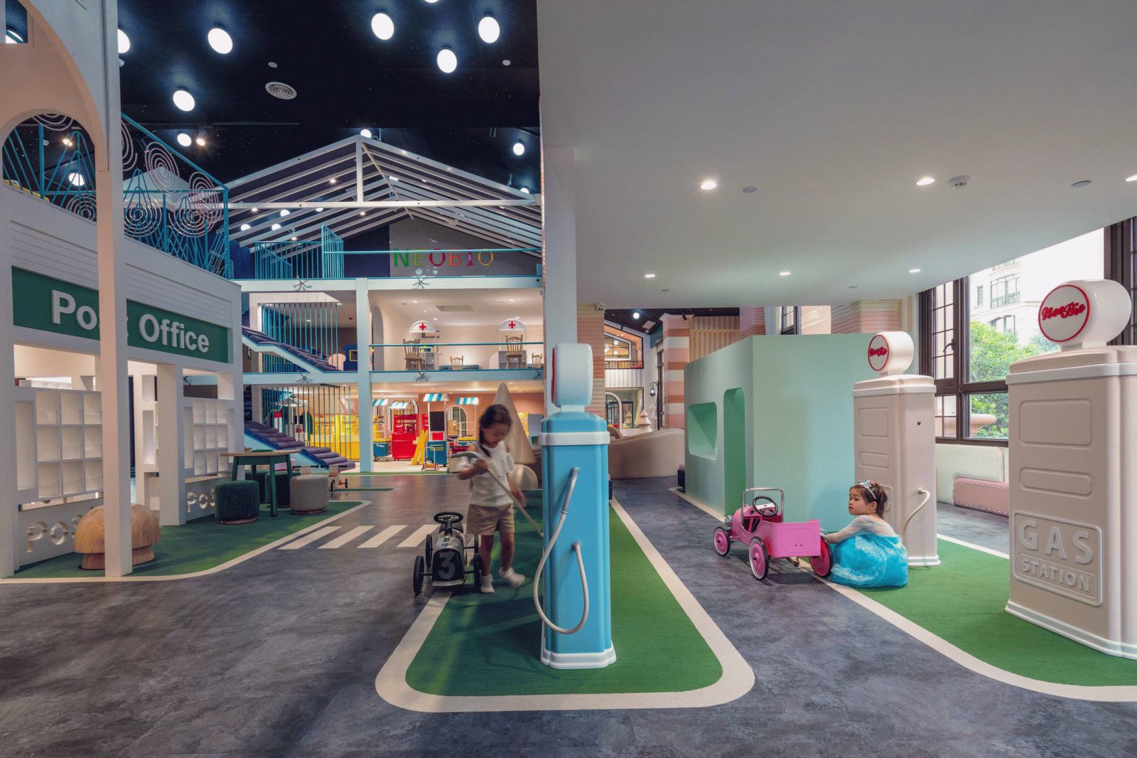 家庭中心 | 李想现代公共空间-发现世界优质案例