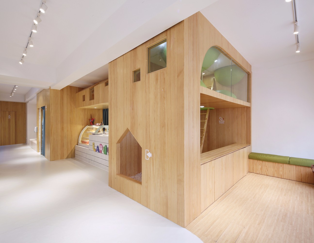 厦门 LAPUTAN 亲子餐厅 | 共想设计现代餐饮-