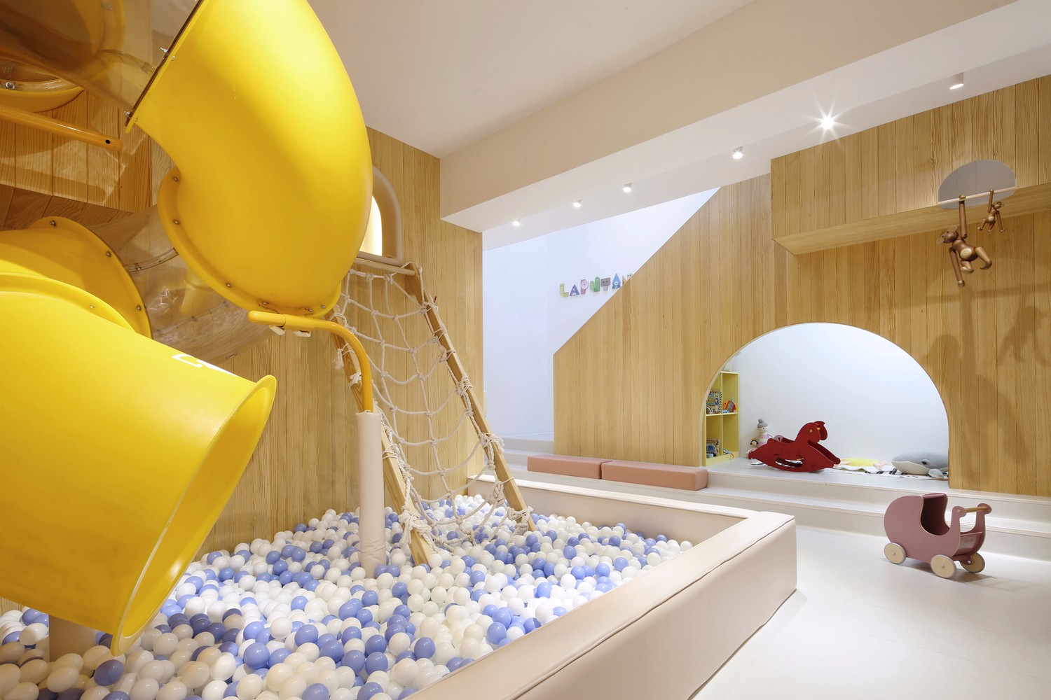 厦门 LAPUTAN 亲子餐厅 | 共想设计现代餐饮-