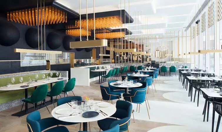 深圳有个餐厅找了一堆设计师合作,各种细节都很时髦