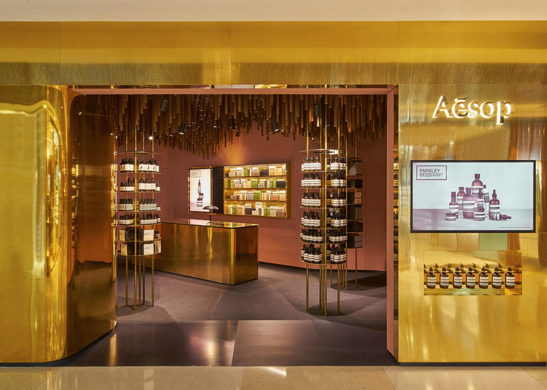 aesop 新加坡新店一反常态,这粉红与金色令人惊讶