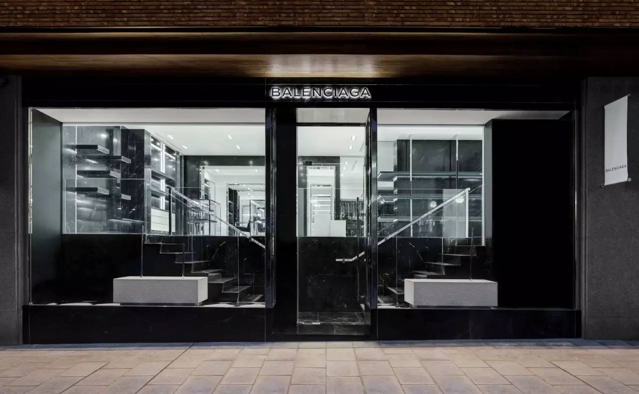 巴黎世家的御用设计师,他的设计时尚又炫酷-3