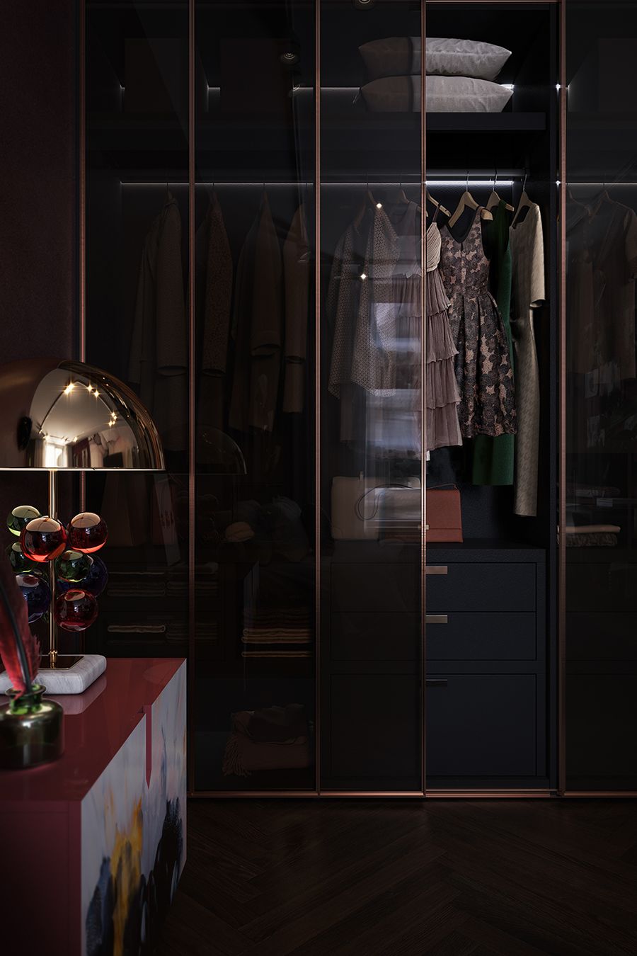 衣帽间采用当下流行的金属玻璃柜门,内置灯照明,为空间增添了一丝精致