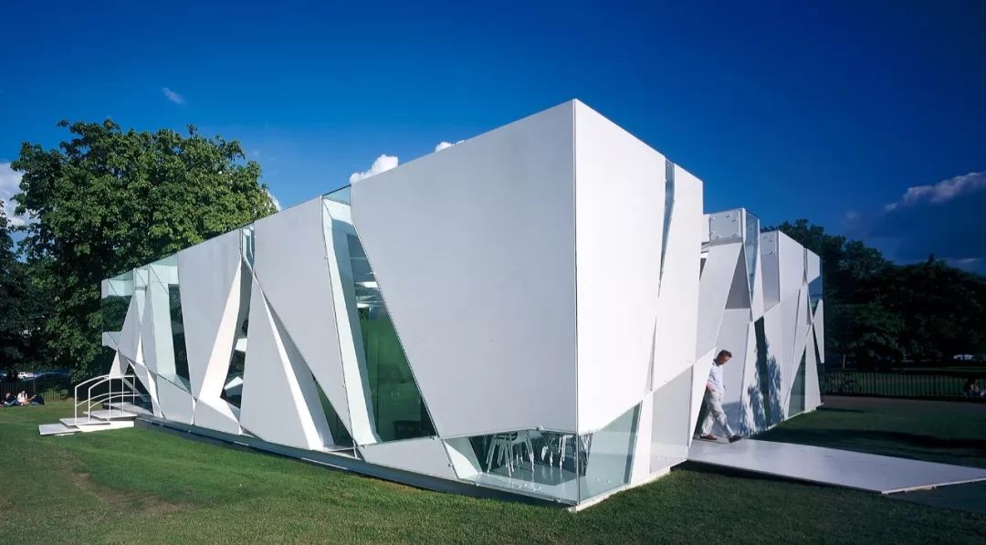 2002蛇形画廊