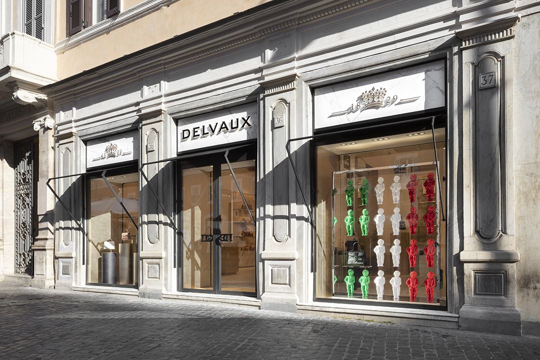 delvaux旗舰店的多维宇宙穿越时空超现实艺术