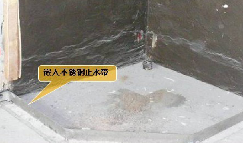 2 淋浴房挡水条基座内嵌入不锈钢止水带,防止水渗漏至淋浴房外.