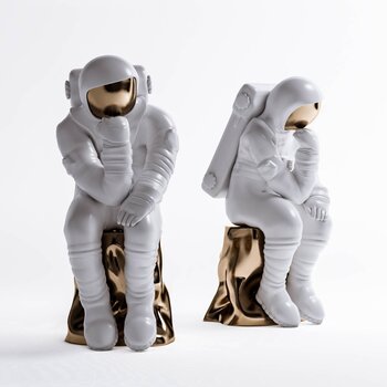 现代宇航员雕塑