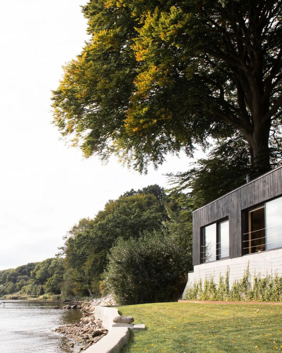 “边境”湖边小屋，北欧式的简约设计美学​｜Norm Architects