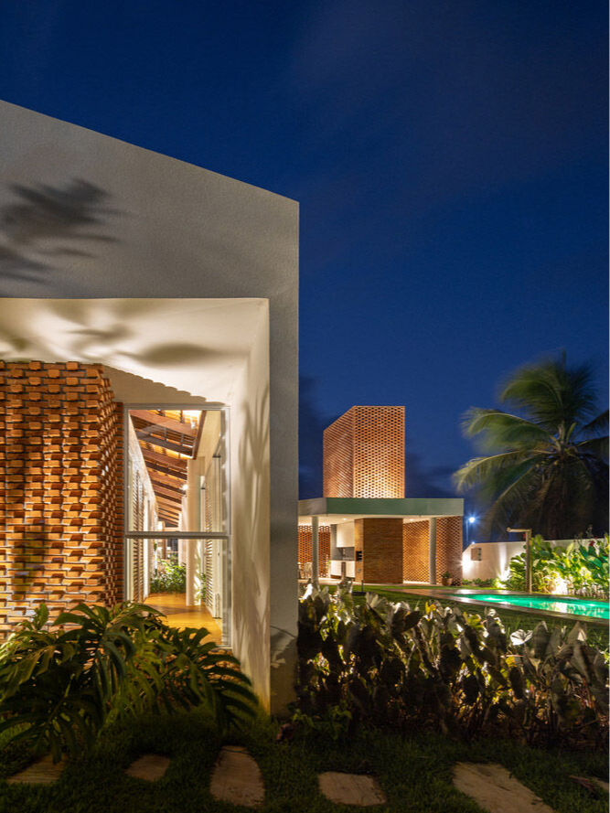 Coletivo de Arquitetos 丨300㎡巴西红砖庭院别墅 