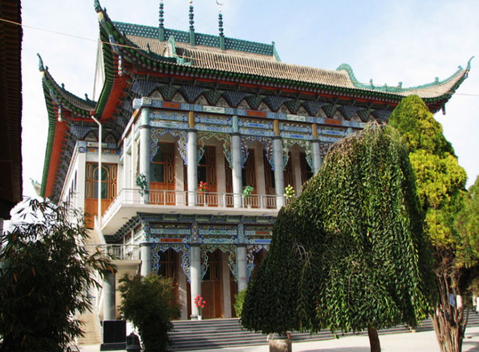 保安族"庄廓"保安族民居善于因地制宜,有"半边楼","全楼"和"