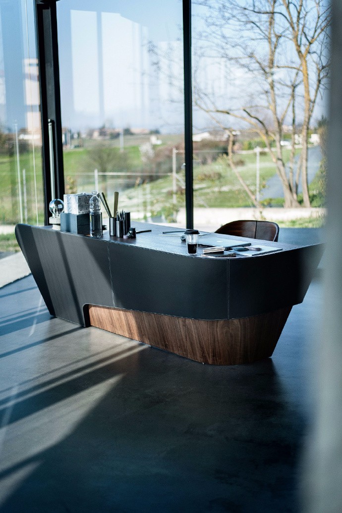 意大利riva1920现代老板办公桌椅背景不做白底