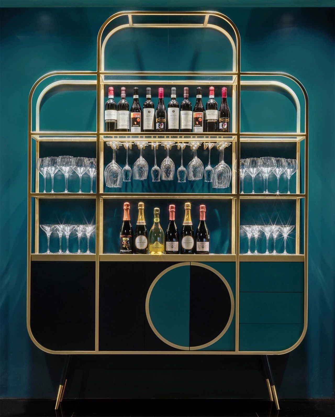 现代轻奢酒吧酒架