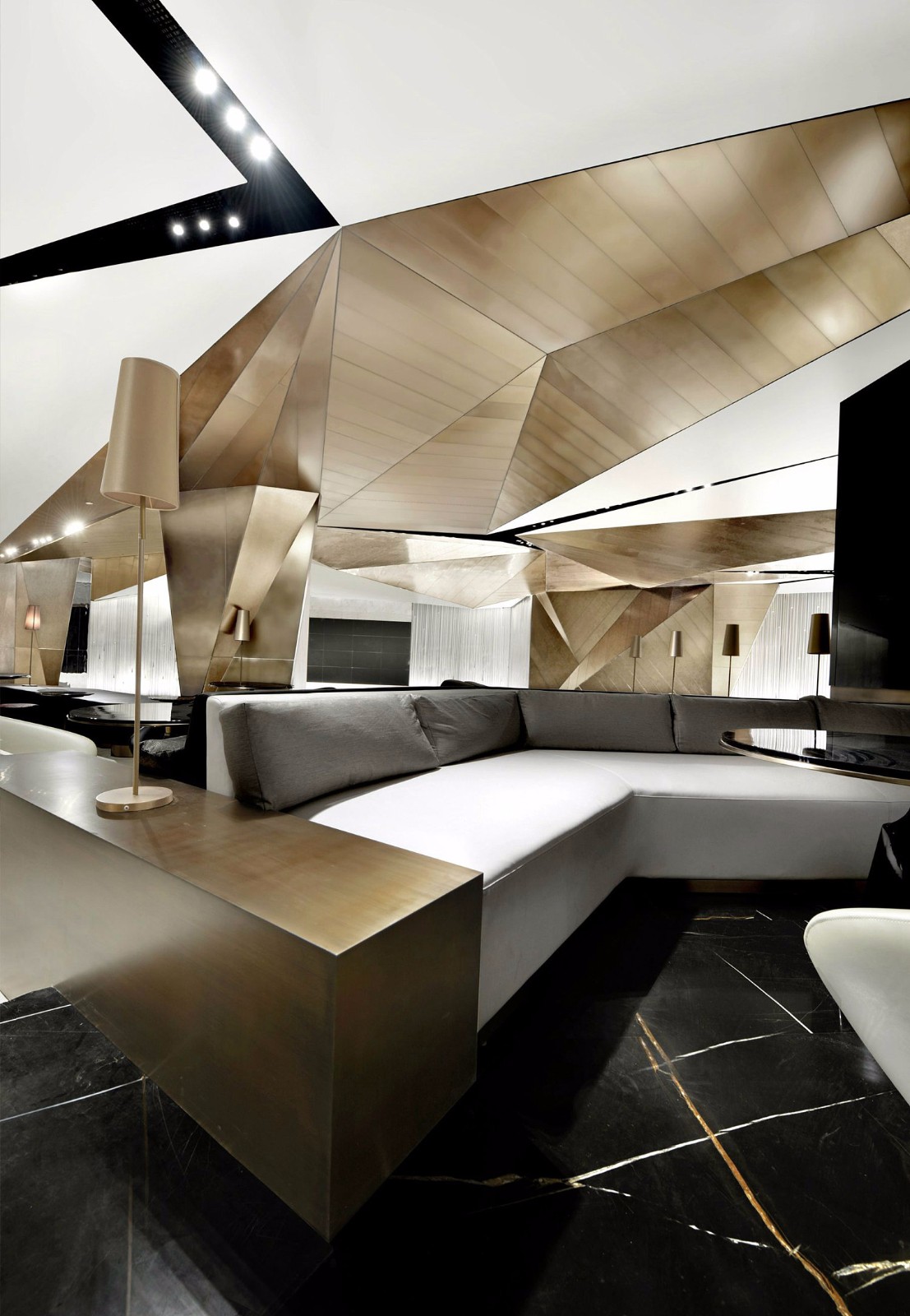 流动晶体展示空间 | 何思玮-建e网设计案例