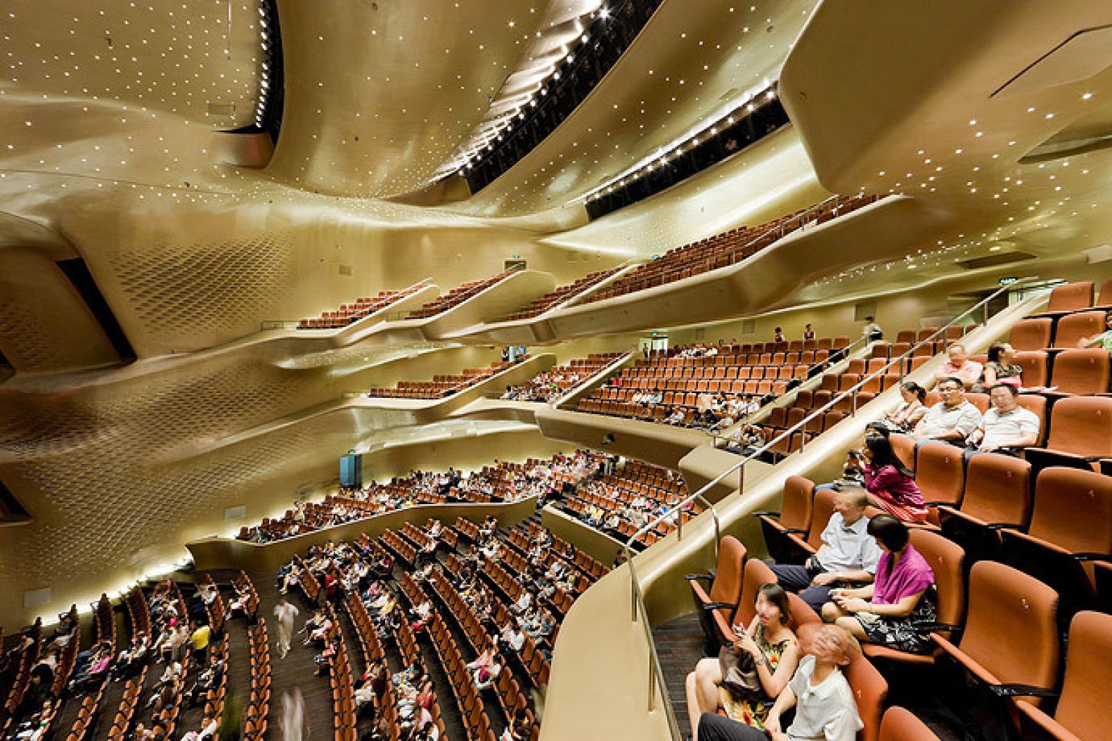 Guangzhou Opera House – Zaha Hadid Architects