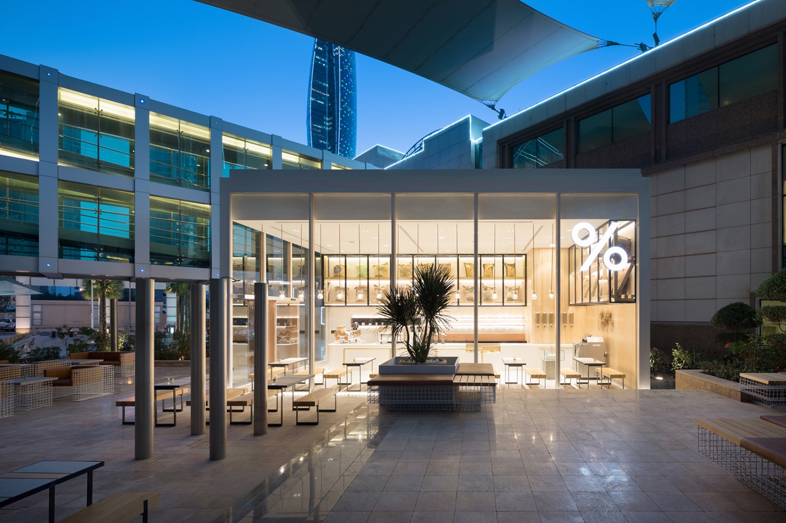 玻璃盒子打造浪漫咖啡馆 科威特 ％ARABICA 咖啡厅 | Puddle-设计案例-建E室内设计网