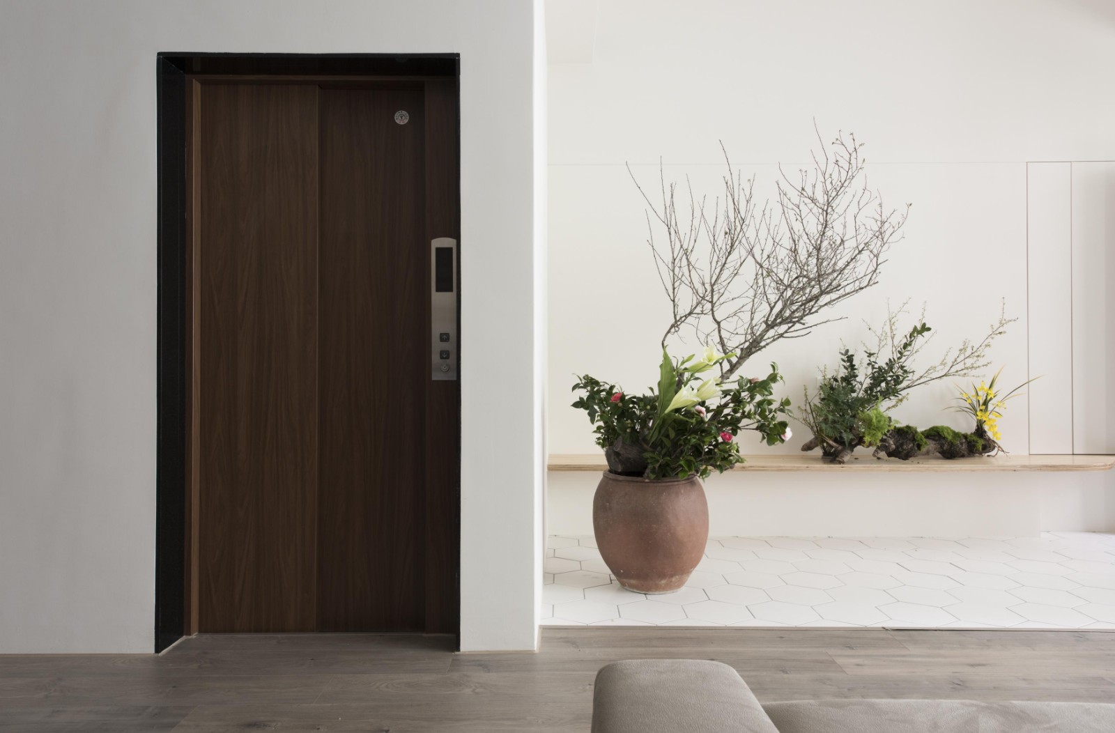 132m超明亮的绿意阳光宅 | 灰色大门设计工作室