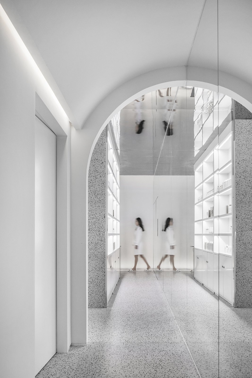 ▼顶部半圆的镜面不锈钢,the semicircular mirror stainless steel