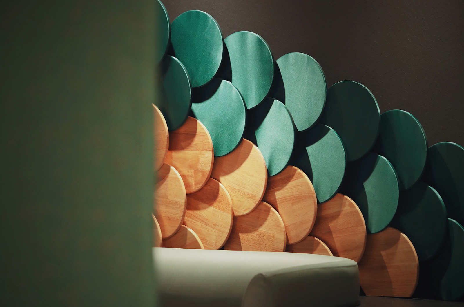 通过品牌体现出"吃"的通感效应,汕头红双鱼川菜餐厅 | 大诚当道