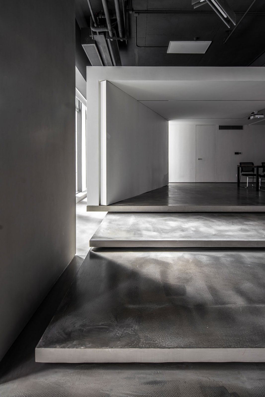 用艺术混凝土勾勒高级灰办公空间 | 玮奕国际设计