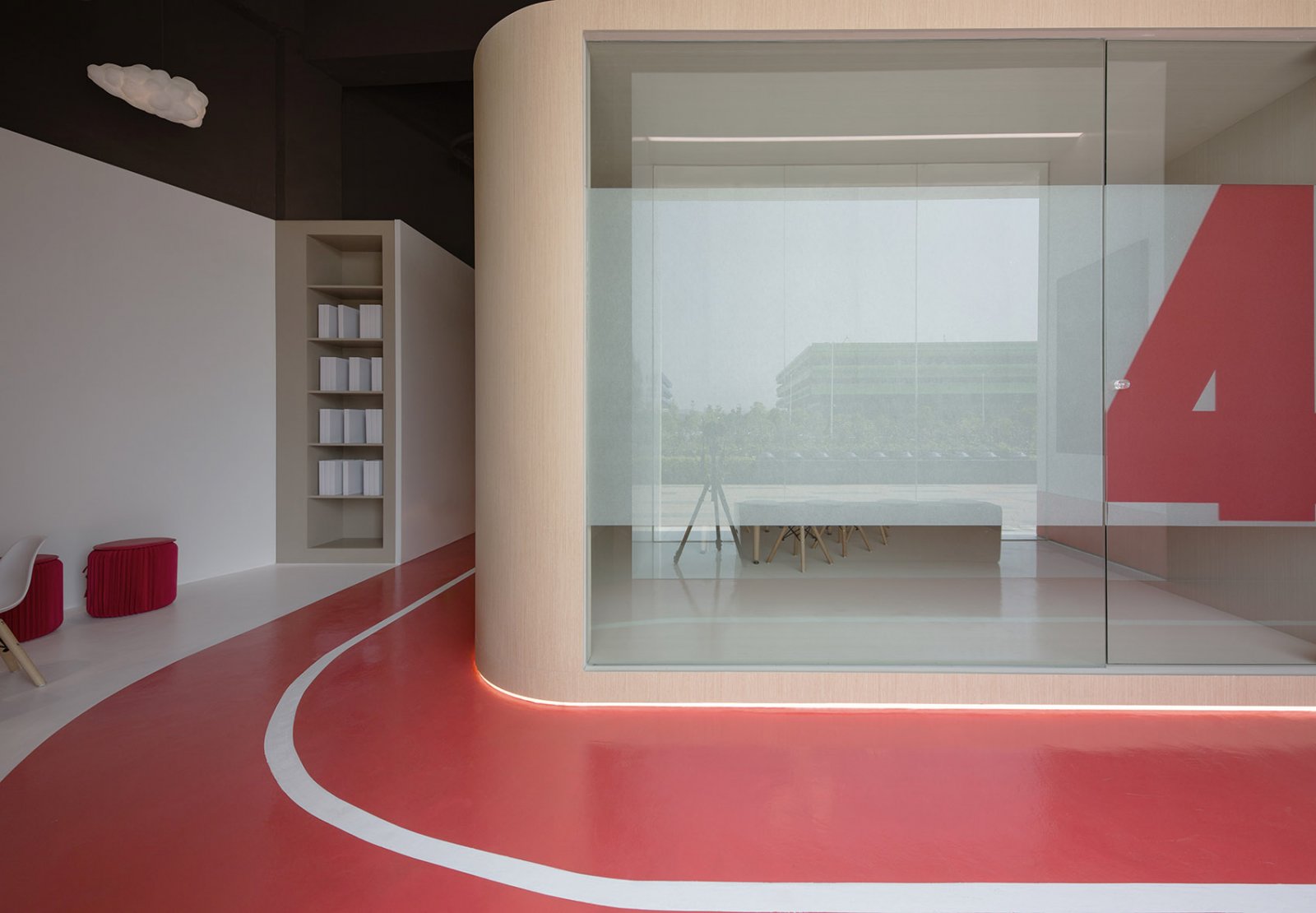 ▼室内跑道走廊空间