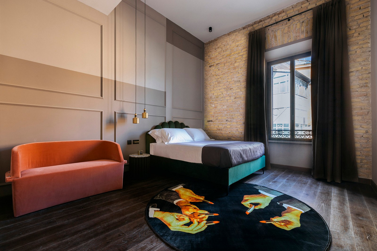 ▼色彩丰富的酒店客房