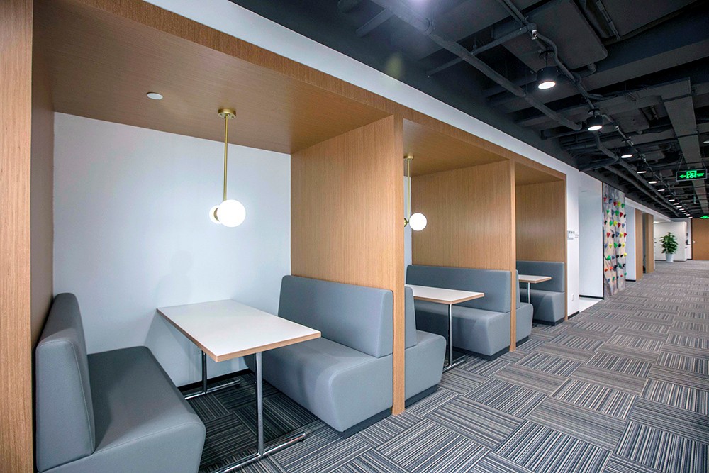 自由移动式办公,吧台,车厢卡座,私密电话亭,健身房等丰富的配置满足了