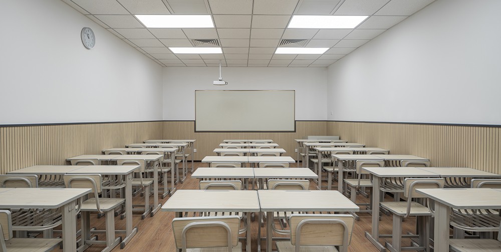 空间科技元素为主,墙面线条由太空舱元素来设计,包括教室门都是太空