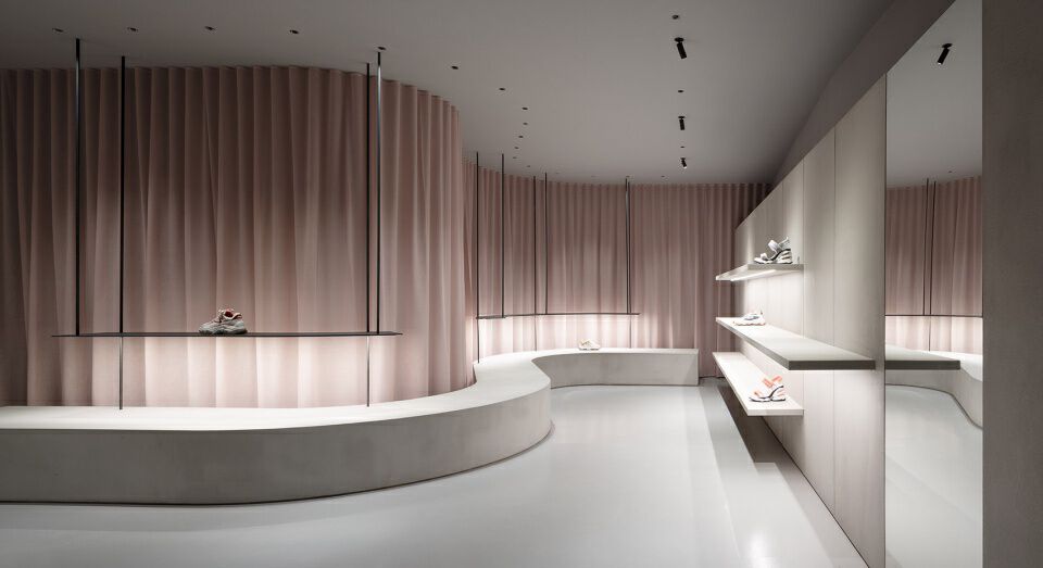 ASH鞋店——浅粉色烂漫设计，兼具柔软与冷硬 | Francesc Rifé Studio设计案例
