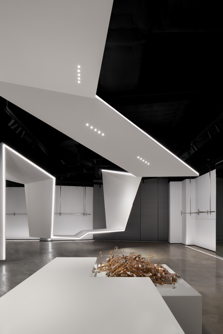 帝玛设计三个世界交替折叠的空间轮流苏醒