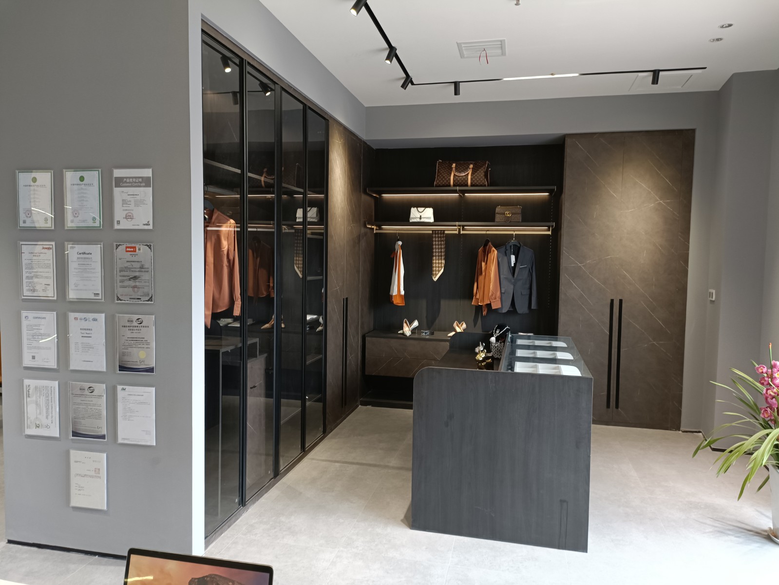 索菲亚米兰纳专卖店