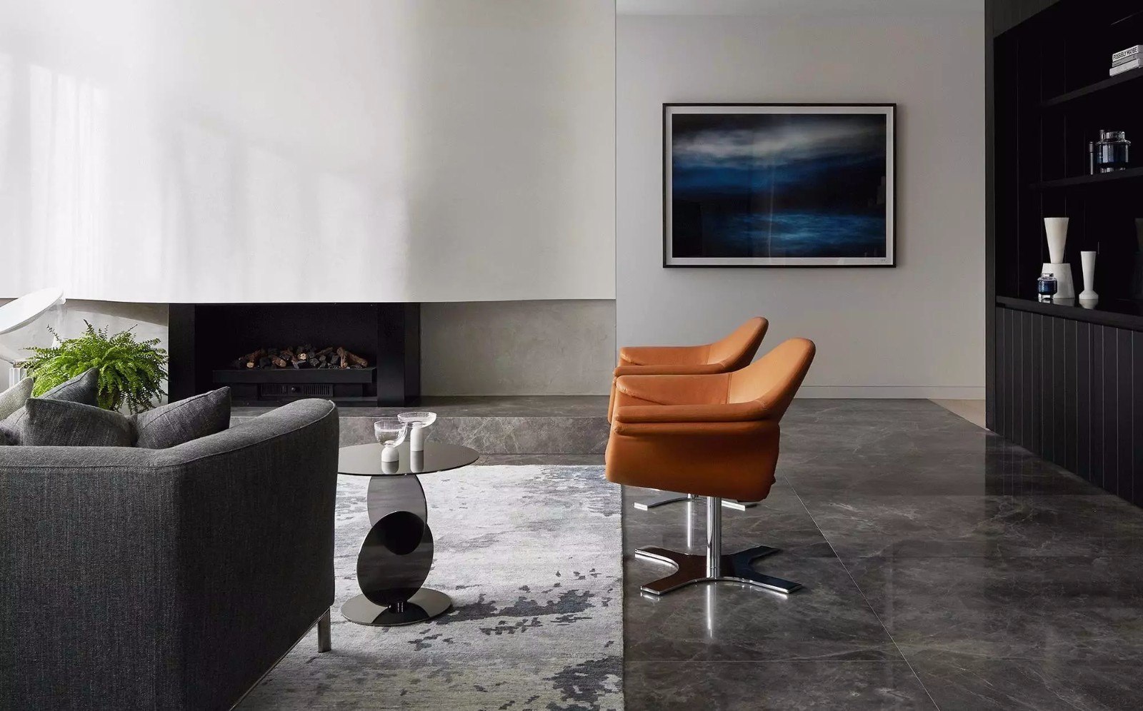 才使得空间更富有层次感和立体感,黑白灰在空间色彩的对比中互相衬托