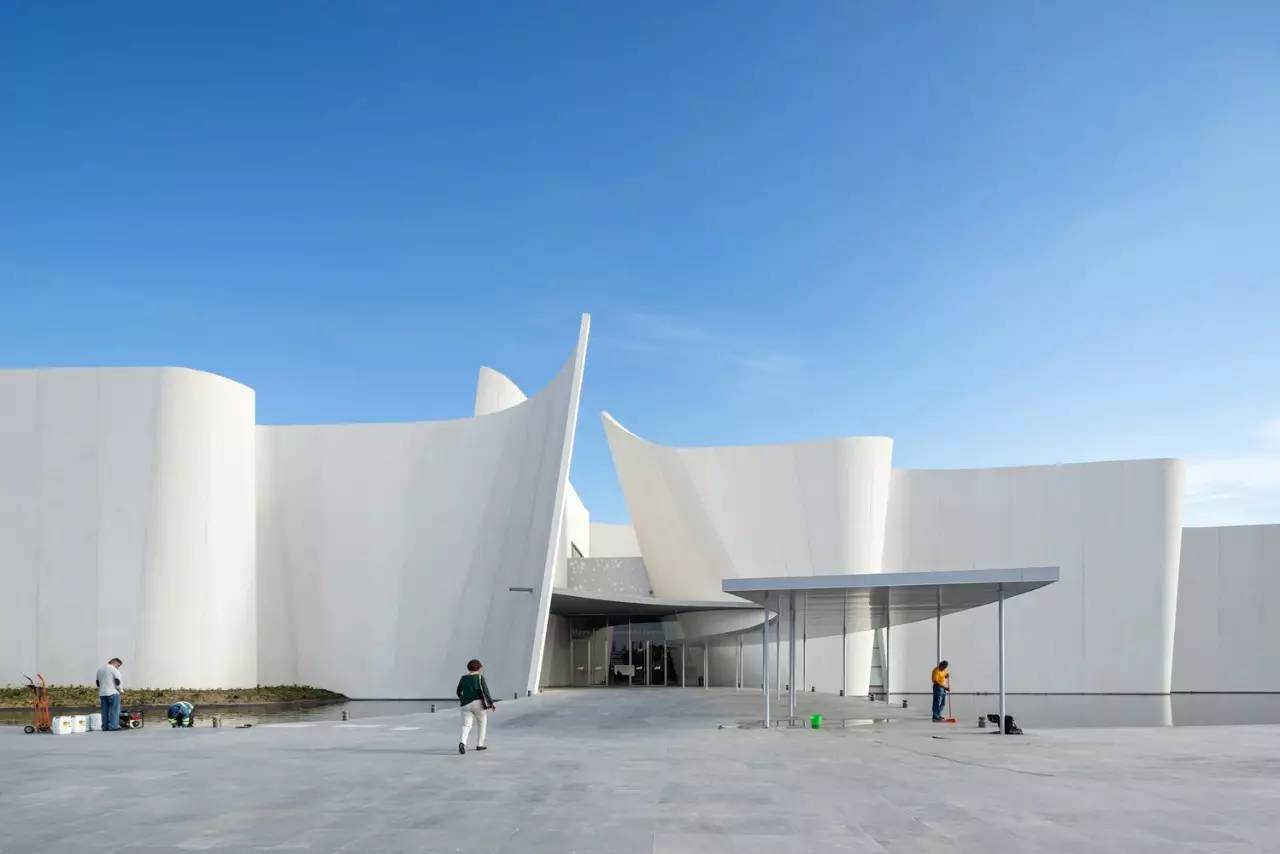 伊东丰雄将空间的流动性融合到建筑之中建筑是鲜活的