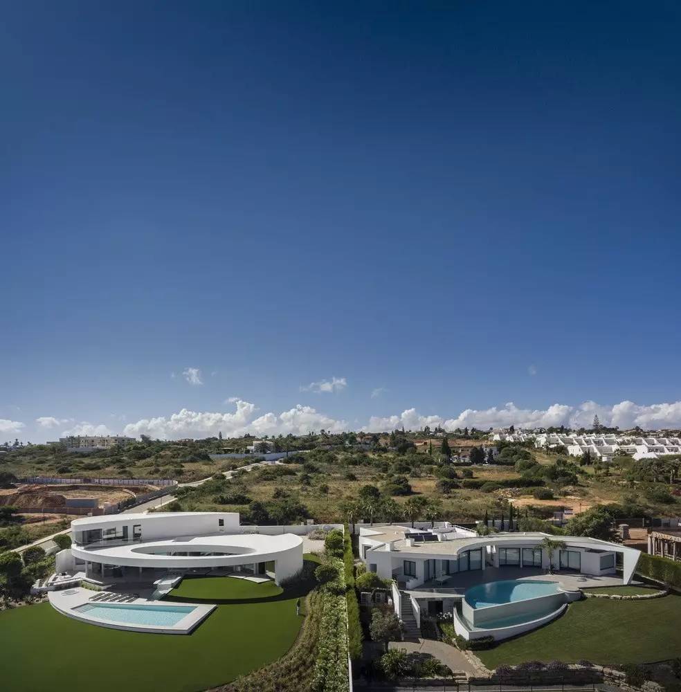 椭圆型的大房子不一样的极简美