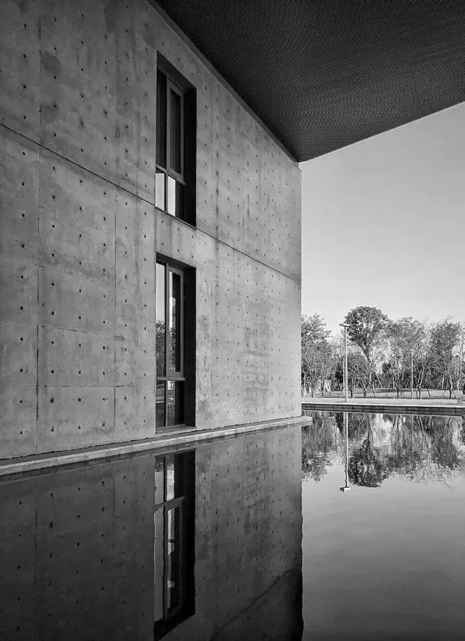 安藤忠雄丨清水混凝土诗人的建筑情怀