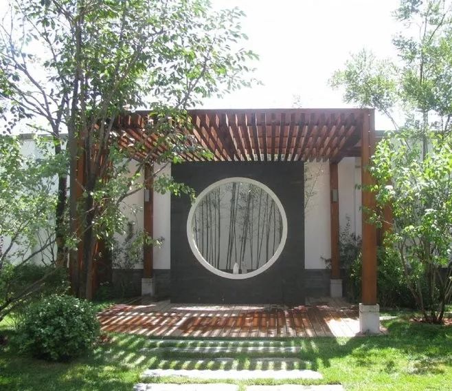 把酒相对饮唯愿与你在这长廊下佳期如梦月色正好站成了最美好的回忆这