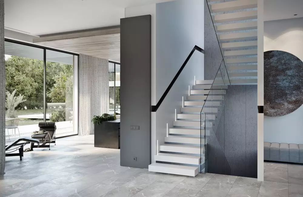 开放式的厨房 就靠在上下楼梯的不远处