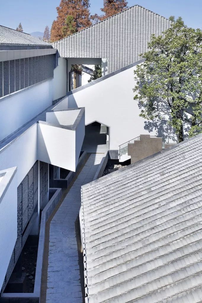 04万科第五园地点:深圳,广东设计师:王戈这里既有清澈的水又有经典的