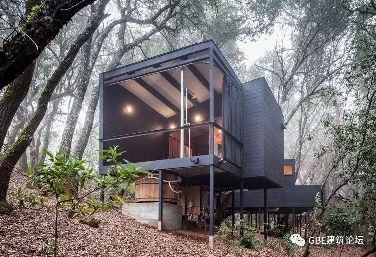 的边际界线,让游客们能深刻体验到被森林包覆的沉静恬然与度假情韵