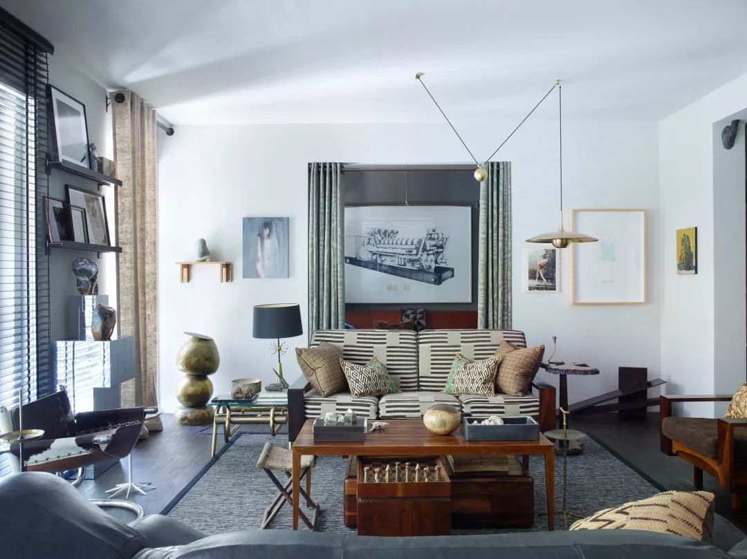浅灰和灰绿搭配的舒适氛围：极简风格家居装饰设计 - 设计之家