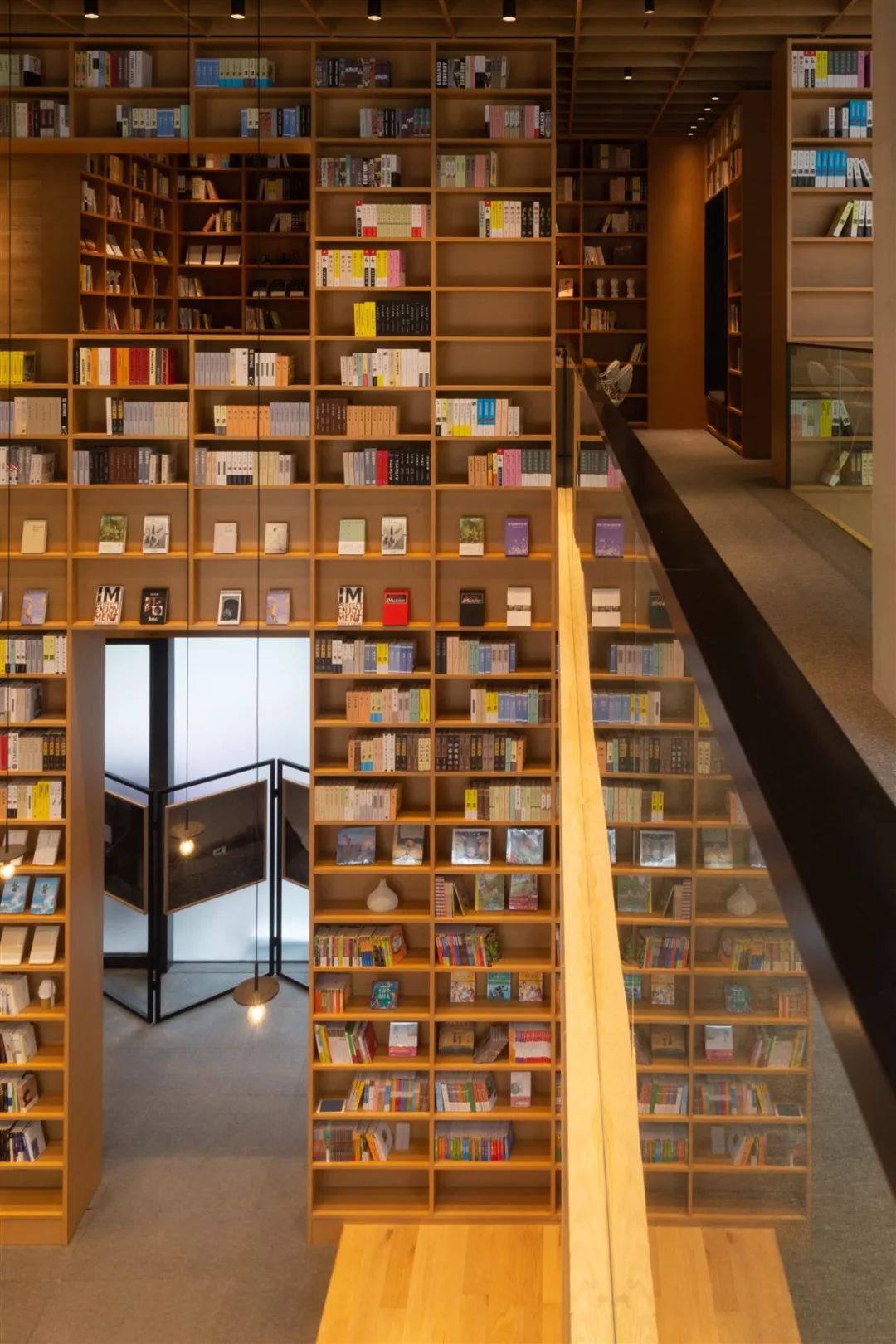 打卡杭州超美"网红书店",10米挑空书墙,高墙式书架,藏书20000册