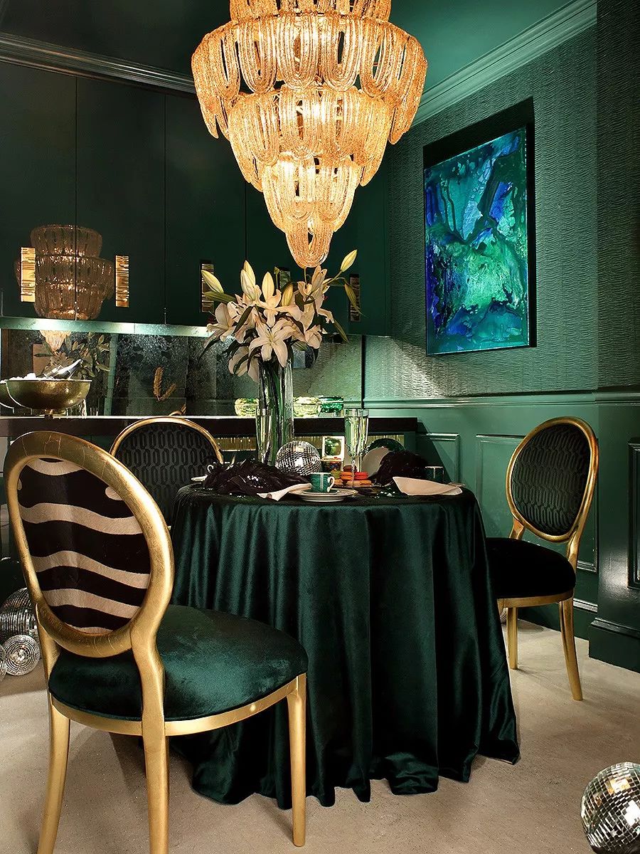 高贵祖母绿绚烂的珠宝色调打造通往梦境之桥