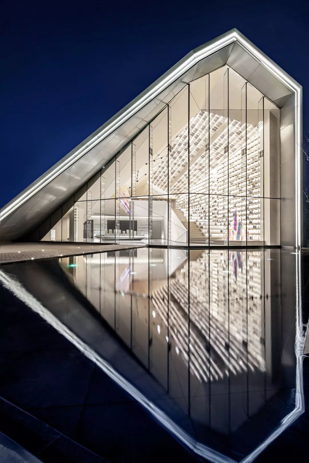 南昌旭辉宸悦江语院销售中心活力水晶炫彩空间矩阵纵横