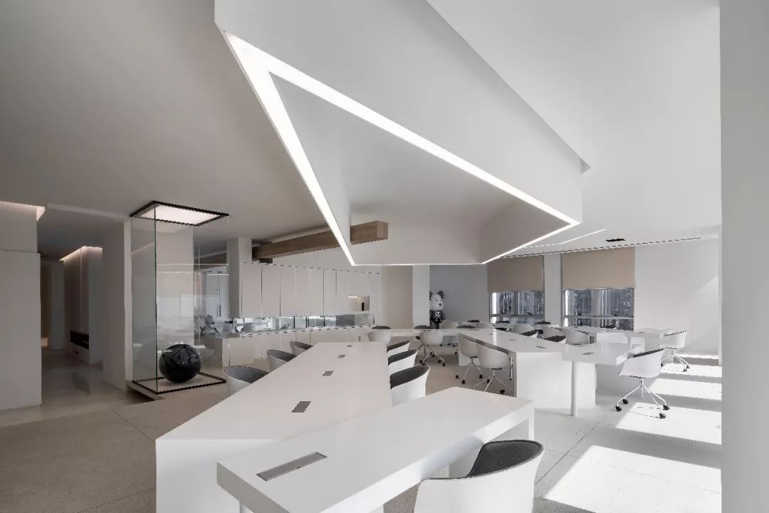 纯白空间的极简设计,爱上办公的温暖与惬意 | 时上建筑空间设计