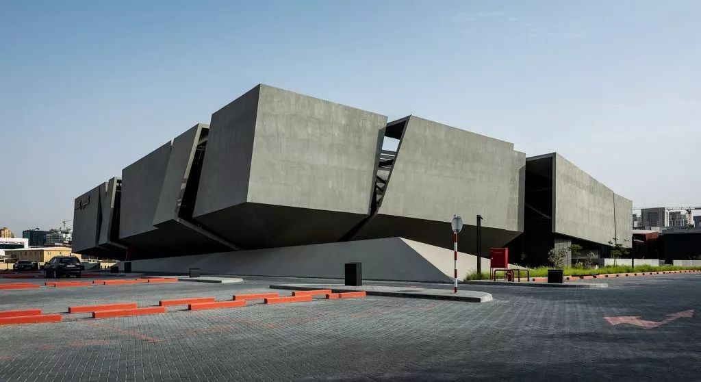 这栋迪拜的总部大楼,竟是这样的工业|mma projects 设计案例