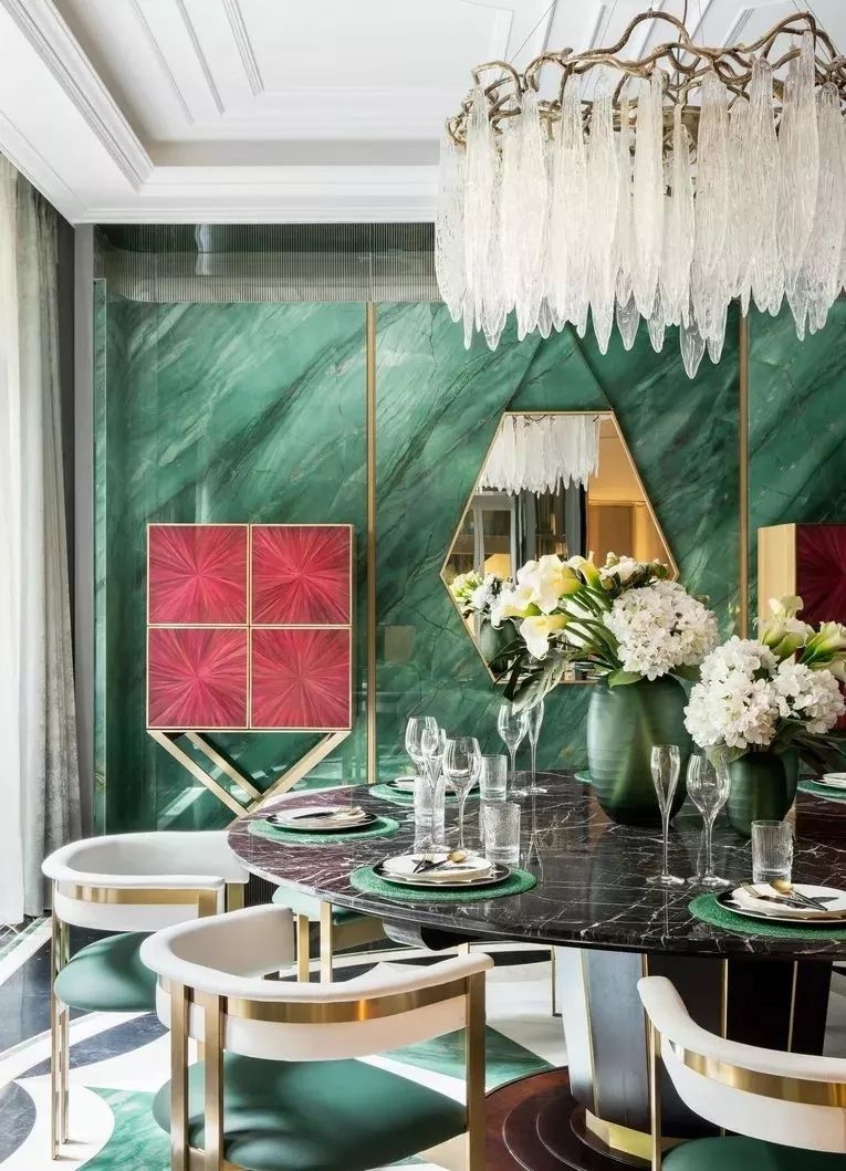 戴昆风格的作品甚至找不到任何一点过去的影子只要设计功力在风格都是