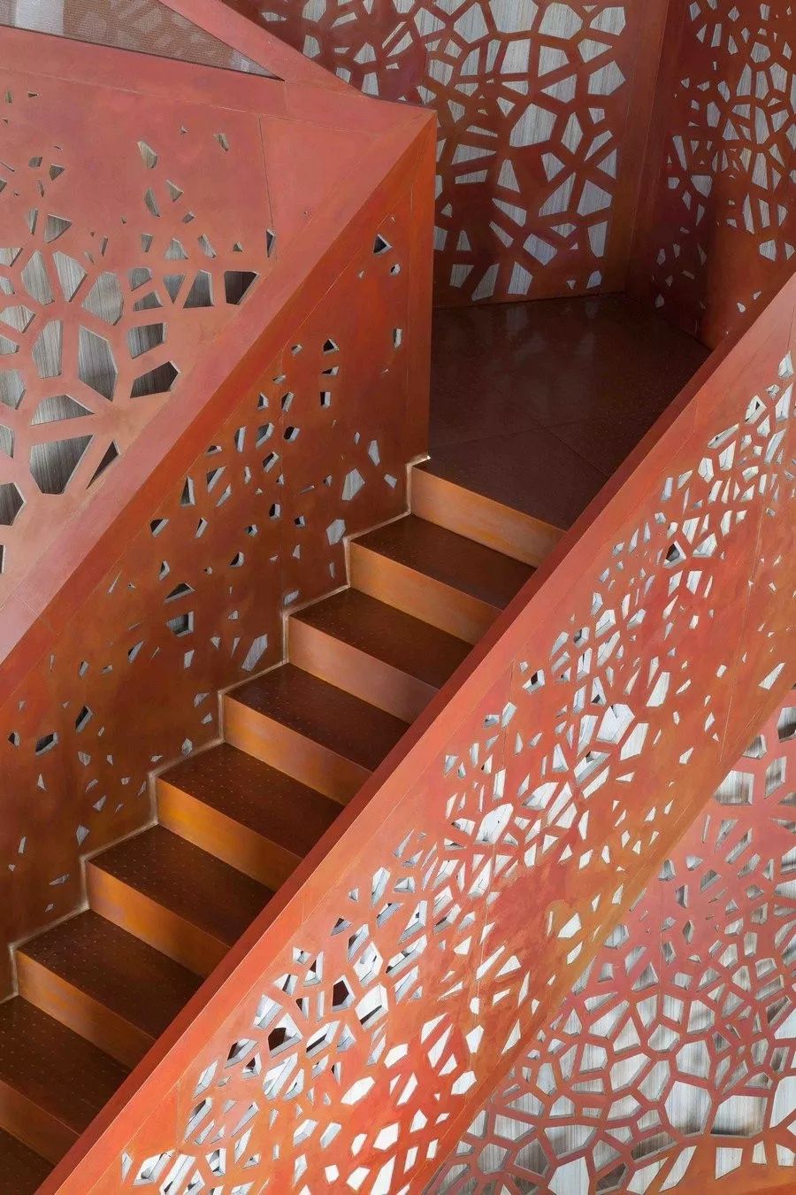 建筑元素之美 7个令人着迷的创意楼梯设计 设计头条