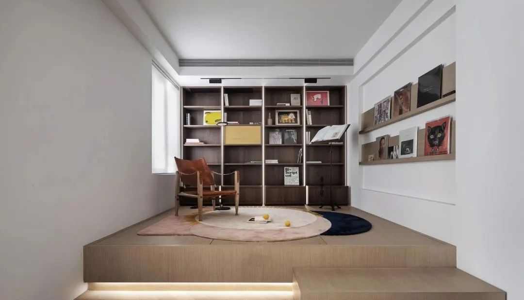 全屋鱼骨拼，开放式书房，设计感十足130平现代三室 | 青云居设计(杭州)