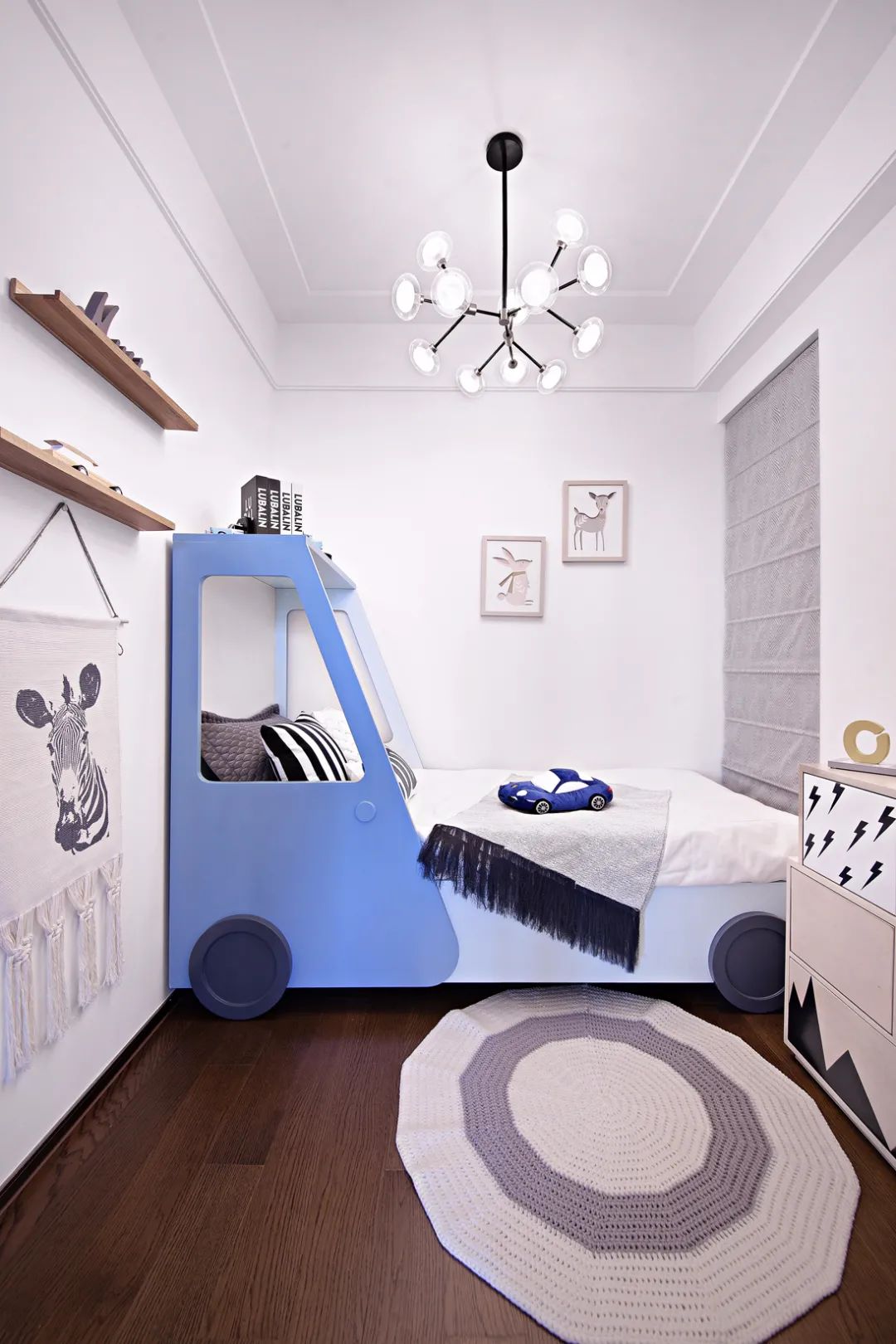 儿童房,空间装饰以活泼可爱的元素为主,怀着对未来的憧憬和好奇的心态