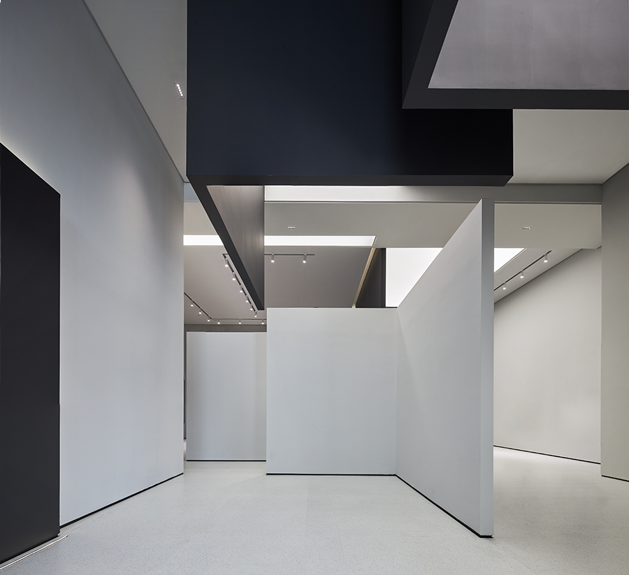 品界设计 • ALVIN肖像馆|“天光”照进黑白灰的经典空间