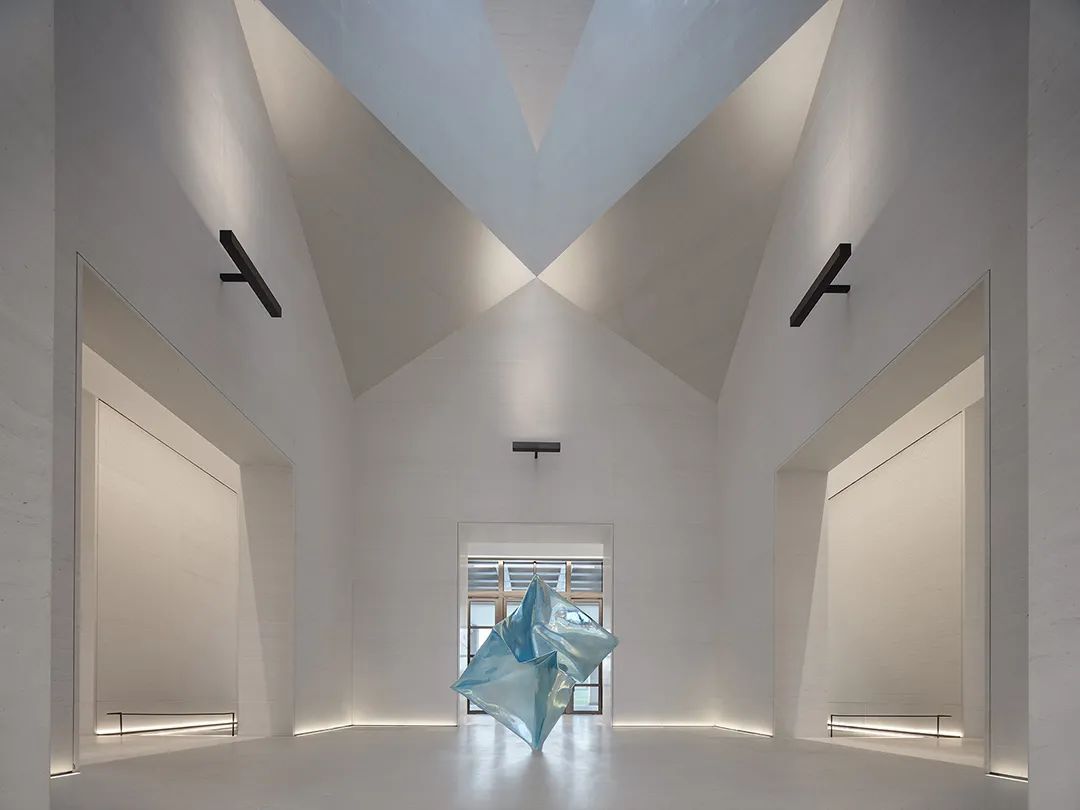 李益中 | 渭南万科城市会客厅，用极简艺术构筑自由的灵性境界设计案例